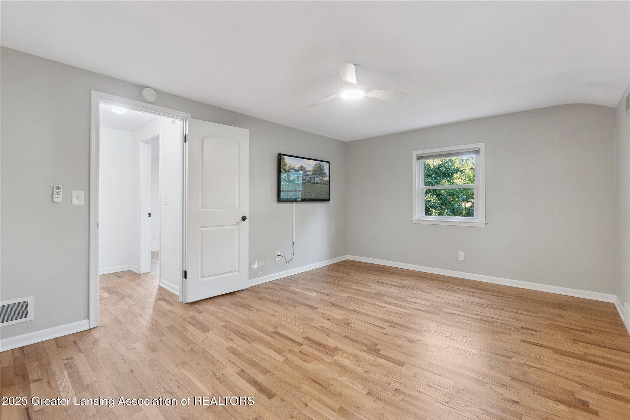 1232 Hitching Post Road East Lansing, MI 48823 - Photo 22 of 42 Primary Ensuite