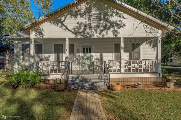 a front view of house with yard