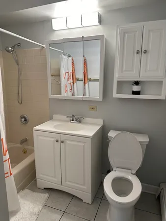 $160,000 | 4939 South Dorchester Avenue, Unit 3H, Chicago, IL 60615