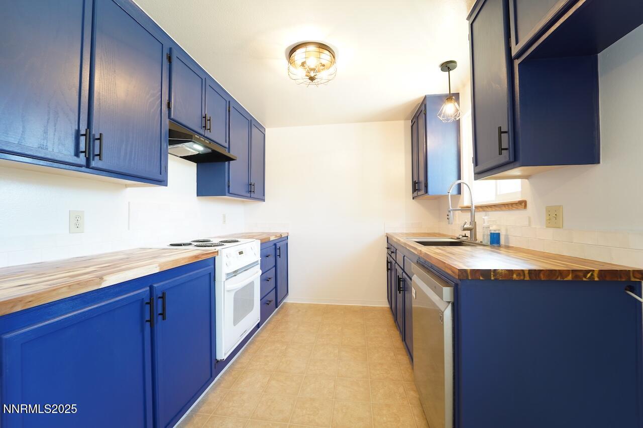 10 Morris Circle Carson City, NV 89706 - Photo 7 of 18 10 Morris Cir LRC edits-14