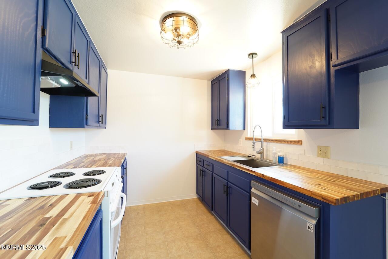 10 Morris Circle Carson City, NV 89706 - Photo 9 of 18 10 Morris Cir LRC edits-16