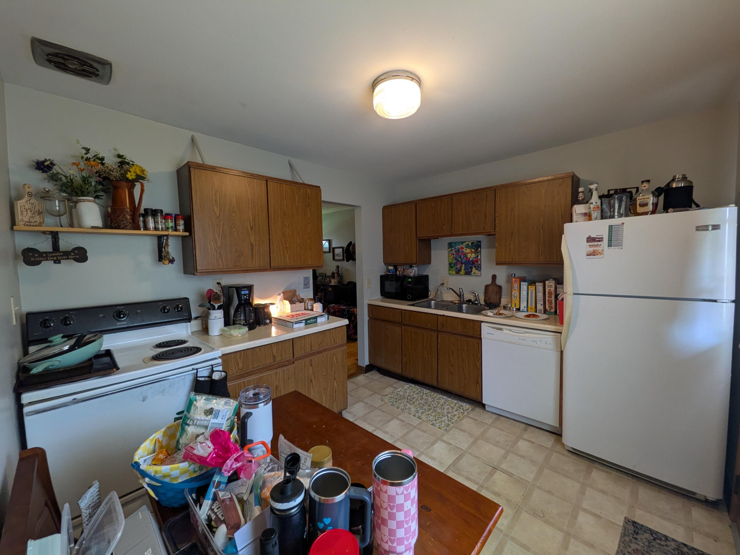 1147 Eastfield Road, Unit 1149 Columbus, OH 43085 - Photo 7 of 21 Kitchen 1147