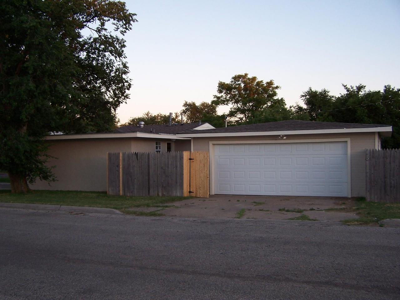 4000 Gables Street Amarillo, TX 79110 - Photo 3 of 4 a view of backyard of house