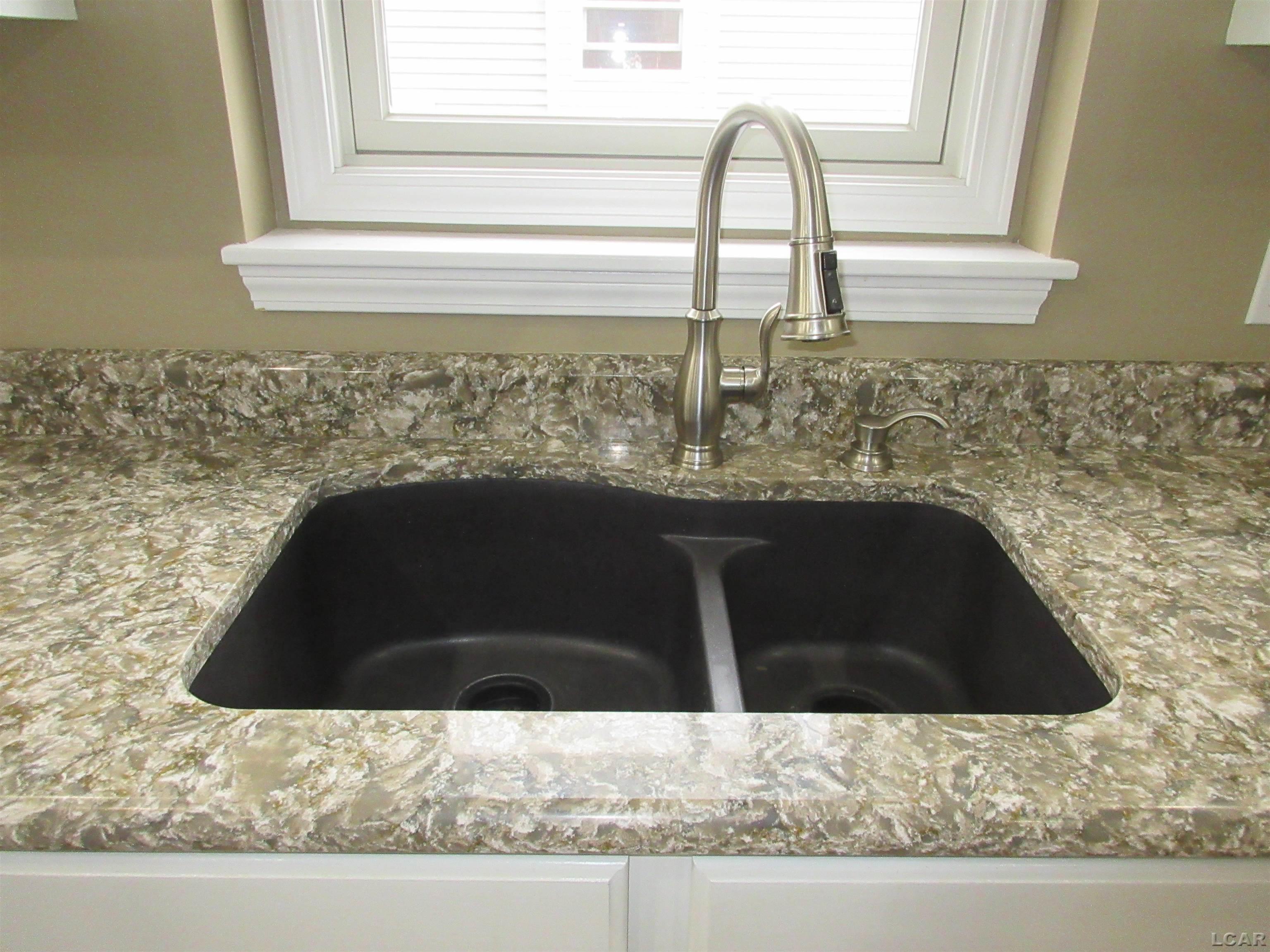 673 Ridge Lane Tecumseh, MI 49286 - Photo 20 of 62 50143471-40b309dd-2fa5-446b-a0ab-3e8ac331abe3.JPG