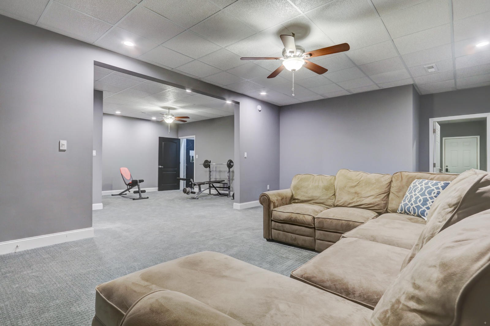 1013 Blockhouse Valley Road Clinton, TN 37716 - Photo 29 of 37 a living room with furniture and a ceiling fan