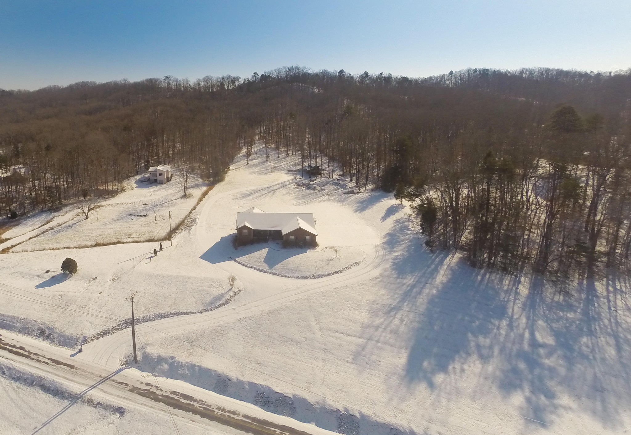 1013 Blockhouse Valley Road Clinton, TN 37716 - Photo 36 of 37 a view of a backyard of a house