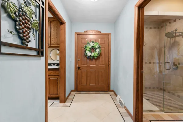 $469,900 | 2611 North Nicholas Street, Appleton, WI 54914