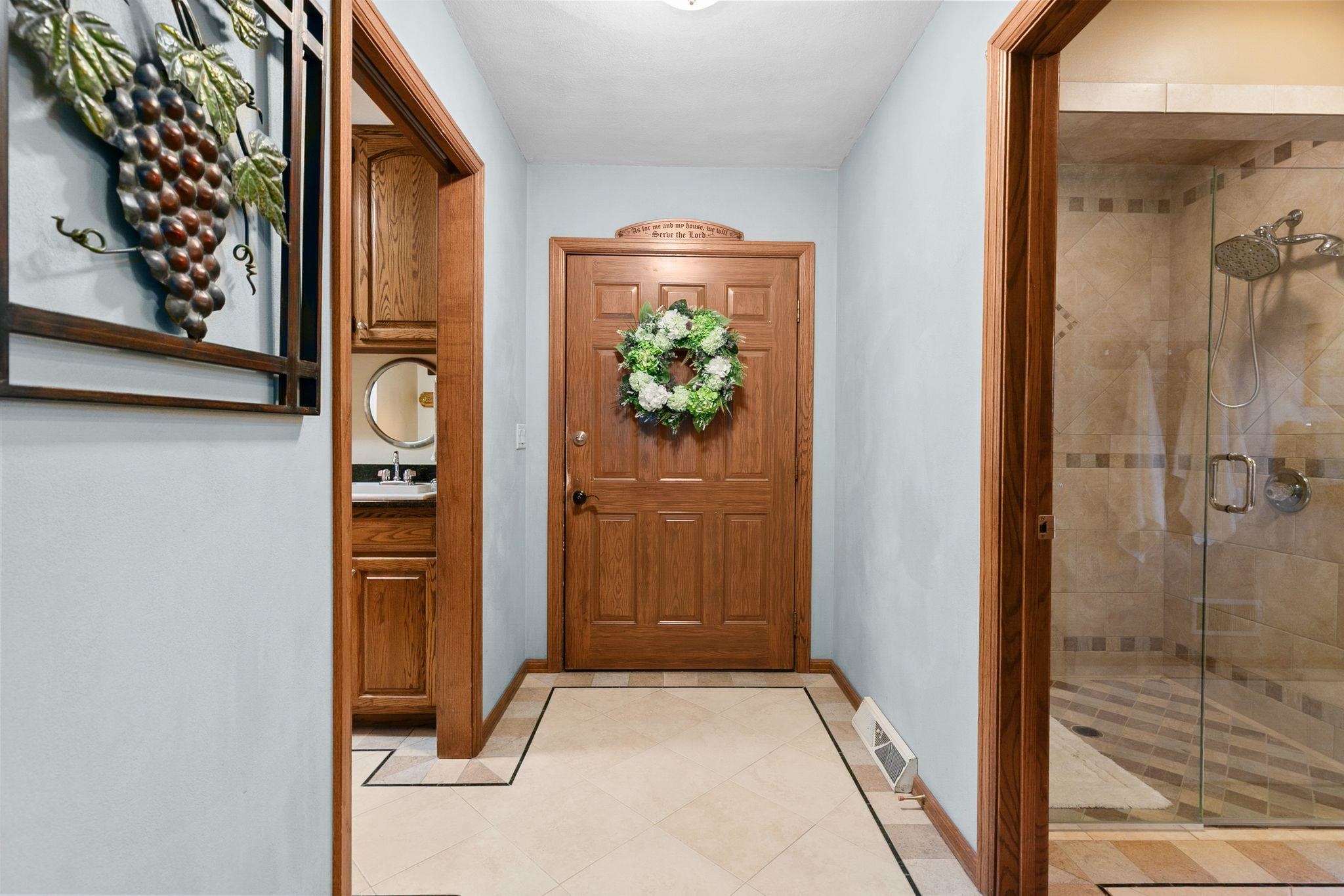 2611 North Nicholas Street Appleton, WI 54914 - Photo 15 of 64