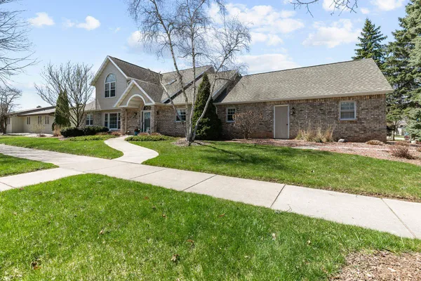 $469,900 | 2611 North Nicholas Street, Appleton, WI 54914