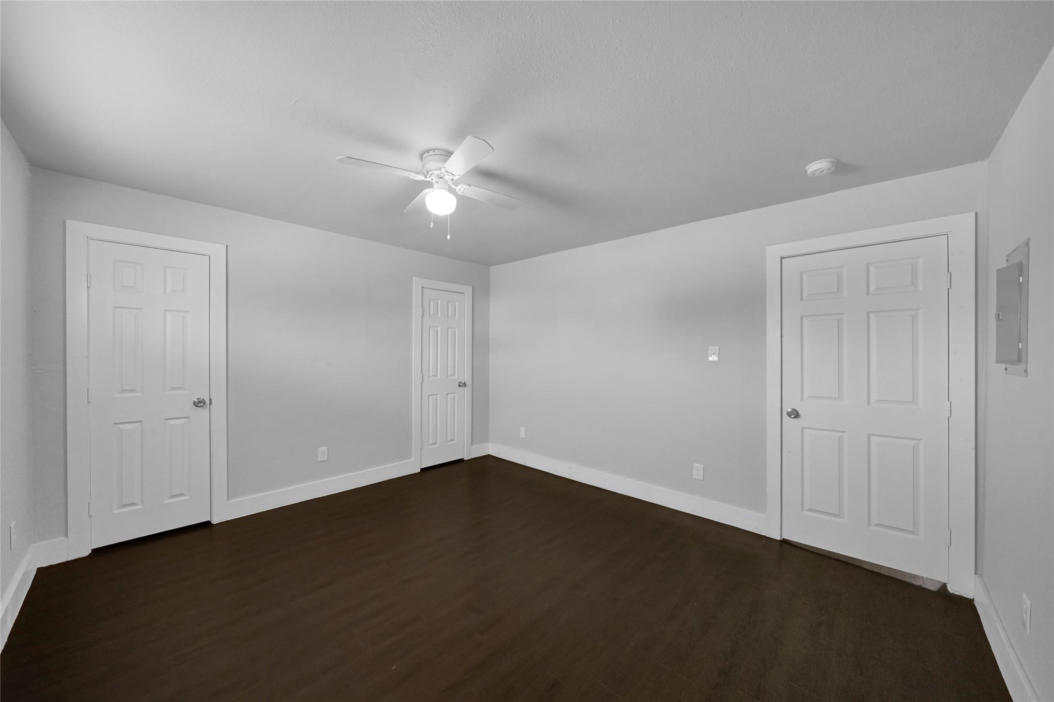 6518 Weston Street, Unit 11 Houston, TX 77021 - Photo 11 of 15 an empty room with a ceiling fan and a window