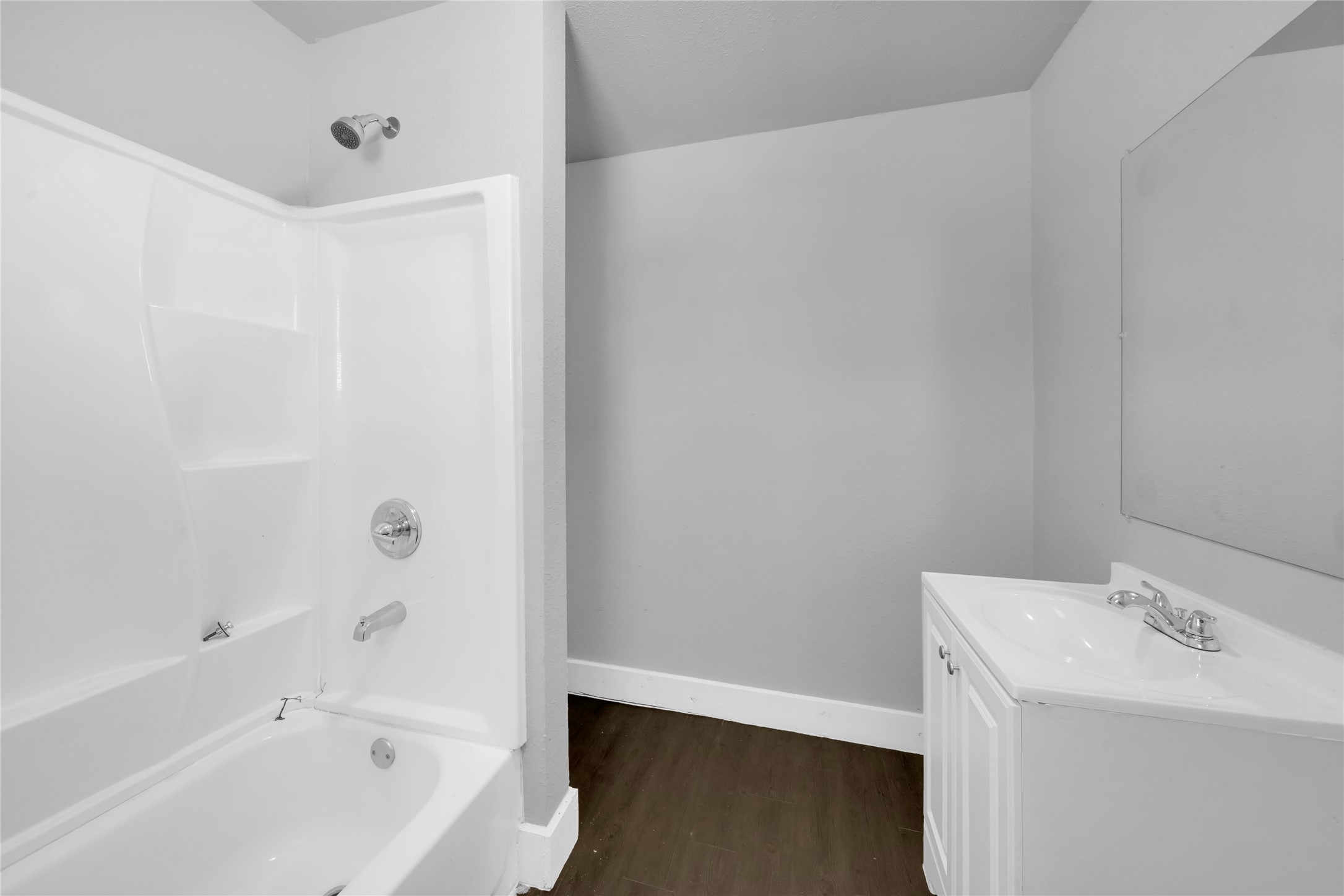 6518 Weston Street, Unit 11 Houston, TX 77021 - Photo 14 of 15 a bathroom with a sink and a bathtub