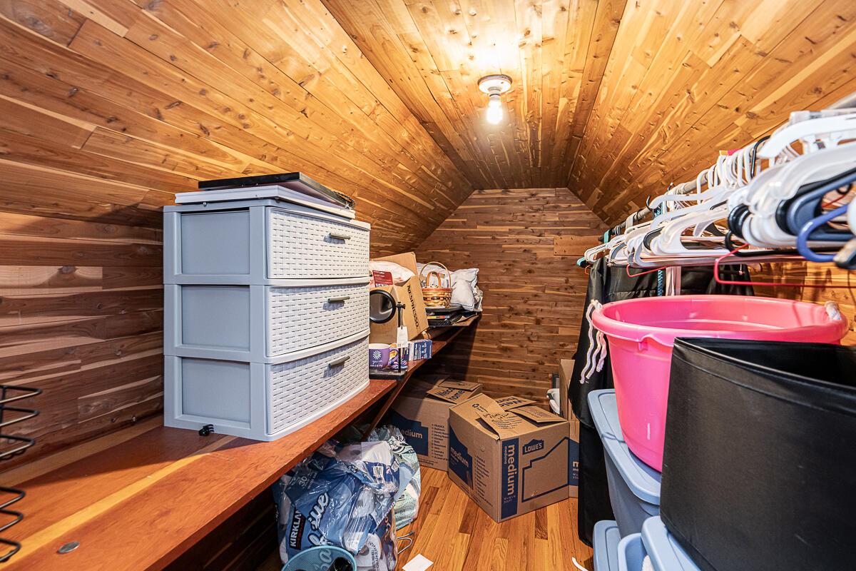 2560 Coventry Road Columbus, OH 43221 - Photo 27 of 49 cedar closet