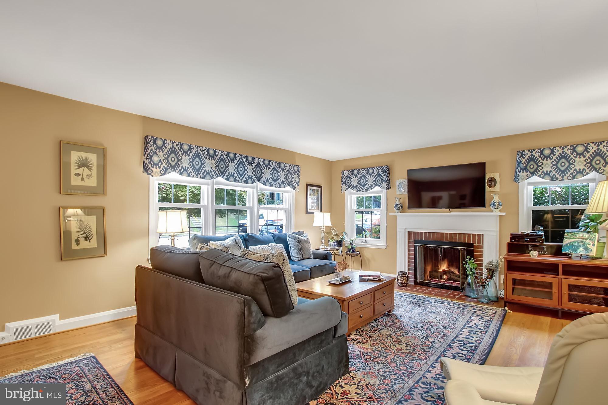 8159 Glen Gary Road Towson, MD 21286 - Photo 2 of 48 Spacious living room w/gas fireplace