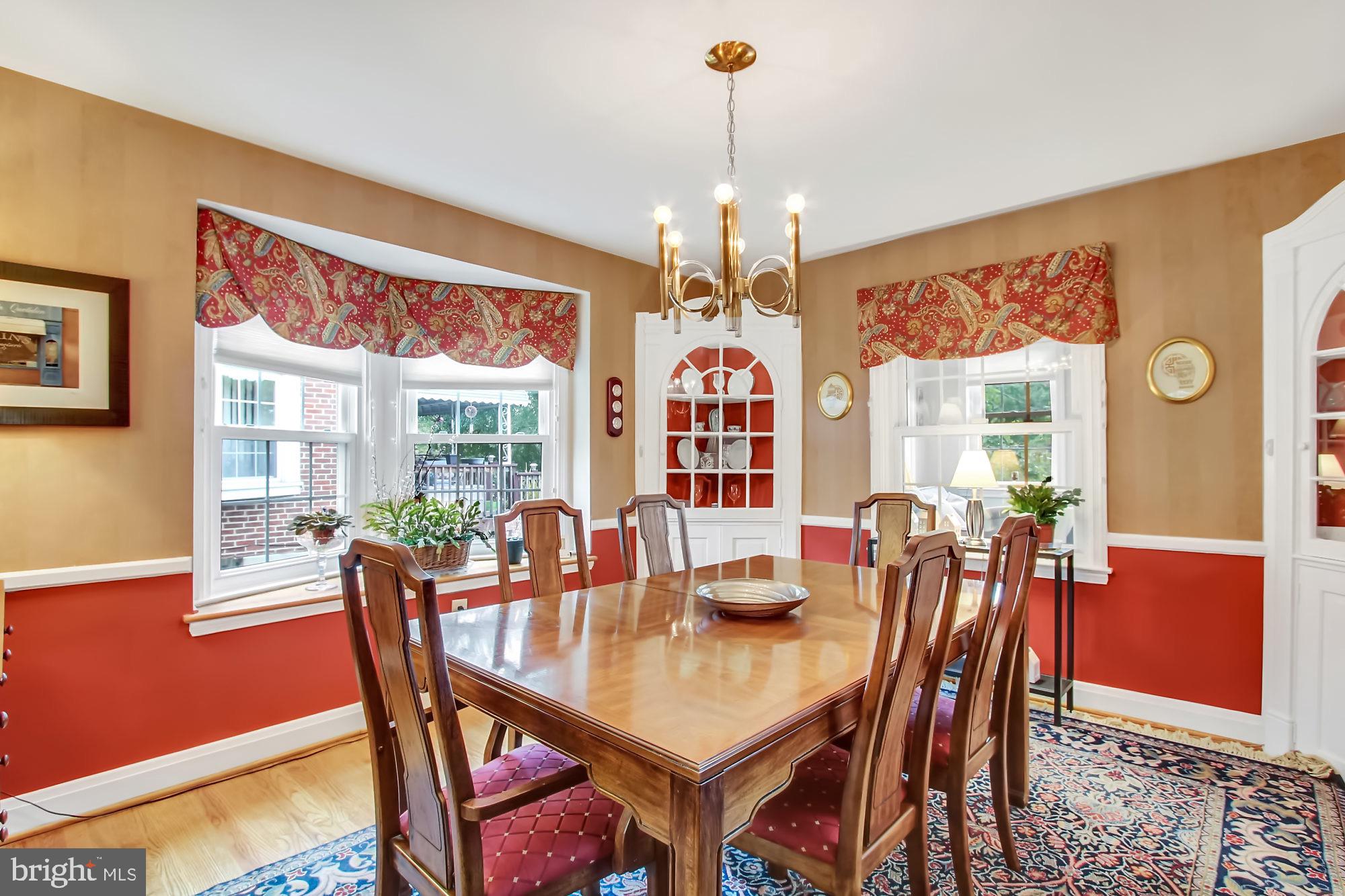 8159 Glen Gary Road Towson, MD 21286 - Photo 23 of 48 Formal dining room w/corner built-in cabinetry