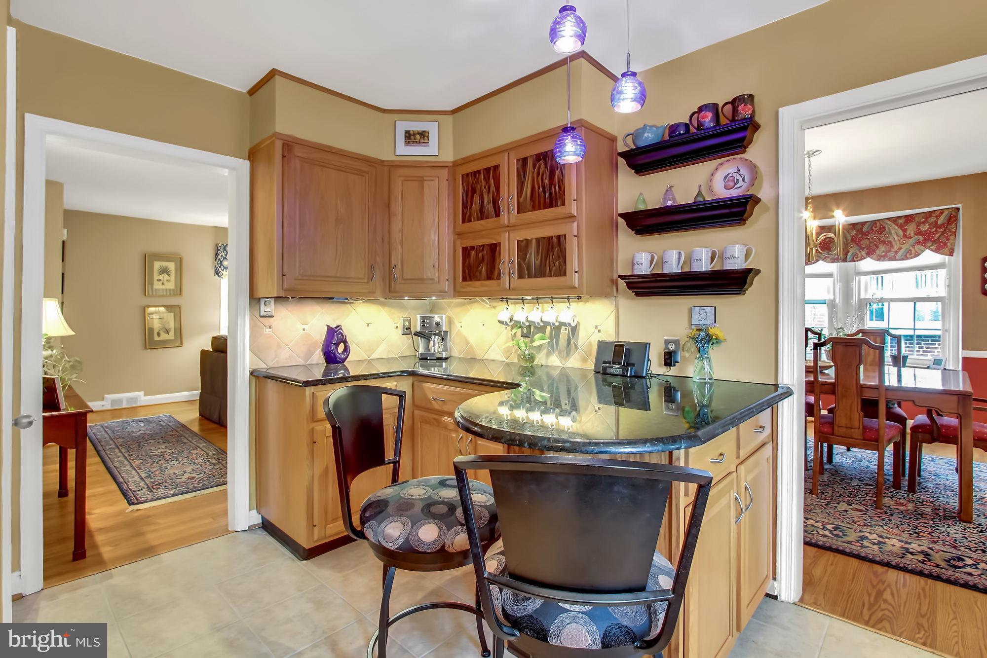 8159 Glen Gary Road Towson, MD 21286 - Photo 5 of 48 Granite, island w/seating & glass front cabinetry