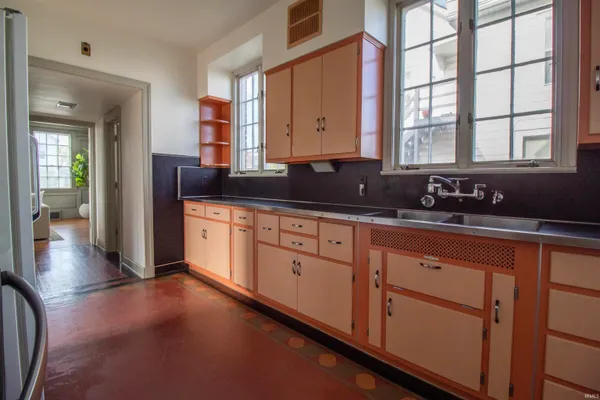 $199,900 | 242 Southeast Greenville Avenue, Winchester, IN 47394