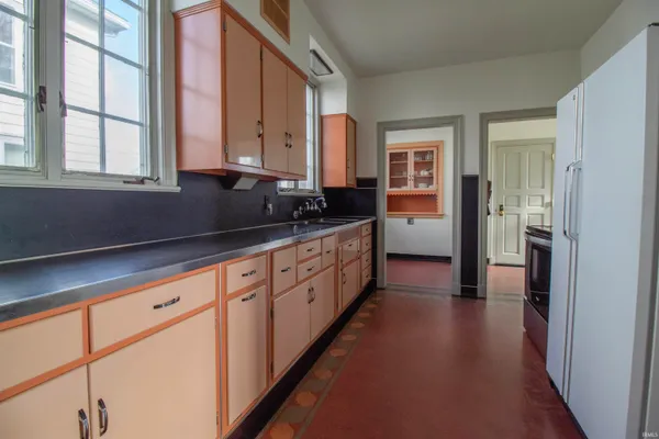 $199,900 | 242 Southeast Greenville Avenue, Winchester, IN 47394