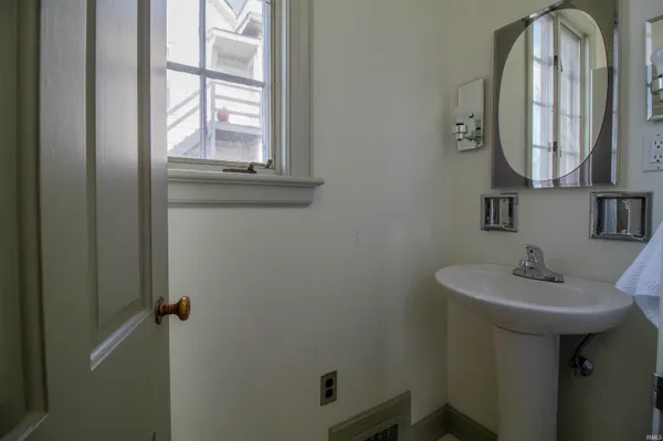 $199,900 | 242 Southeast Greenville Avenue, Winchester, IN 47394