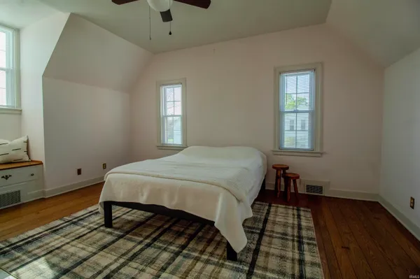 $199,900 | 242 Southeast Greenville Avenue, Winchester, IN 47394