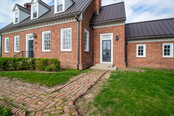$199,900 | 242 Southeast Greenville Avenue, Winchester, IN 47394
