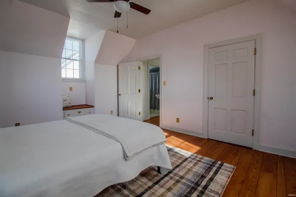 $199,900 | 242 Southeast Greenville Avenue, Winchester, IN 47394