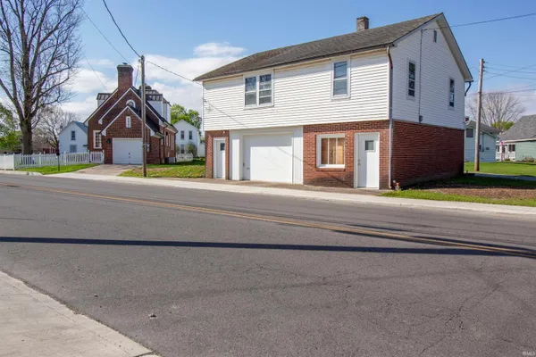 $199,900 | 242 Southeast Greenville Avenue, Winchester, IN 47394