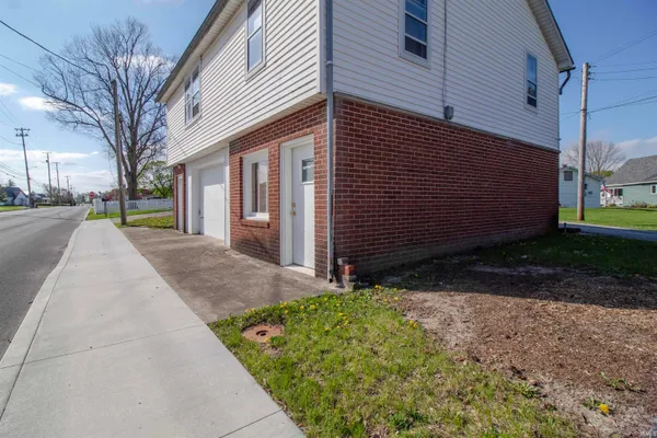 $199,900 | 242 Southeast Greenville Avenue, Winchester, IN 47394