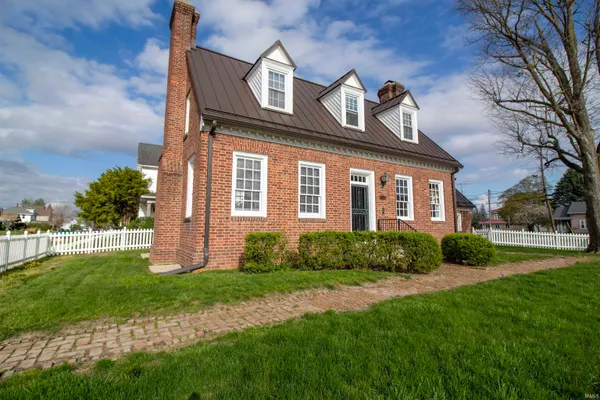 $199,900 | 242 Southeast Greenville Avenue, Winchester, IN 47394