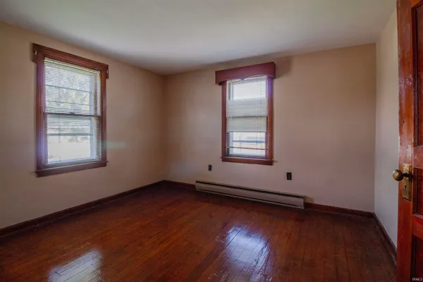 $199,900 | 242 Southeast Greenville Avenue, Winchester, IN 47394