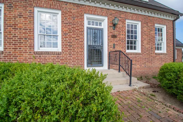 $199,900 | 242 Southeast Greenville Avenue, Winchester, IN 47394