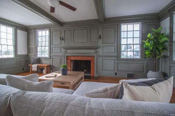 $199,900 | 242 Southeast Greenville Avenue, Winchester, IN 47394