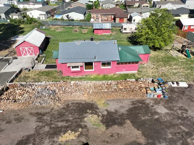 a view of entryway and outdoor space
