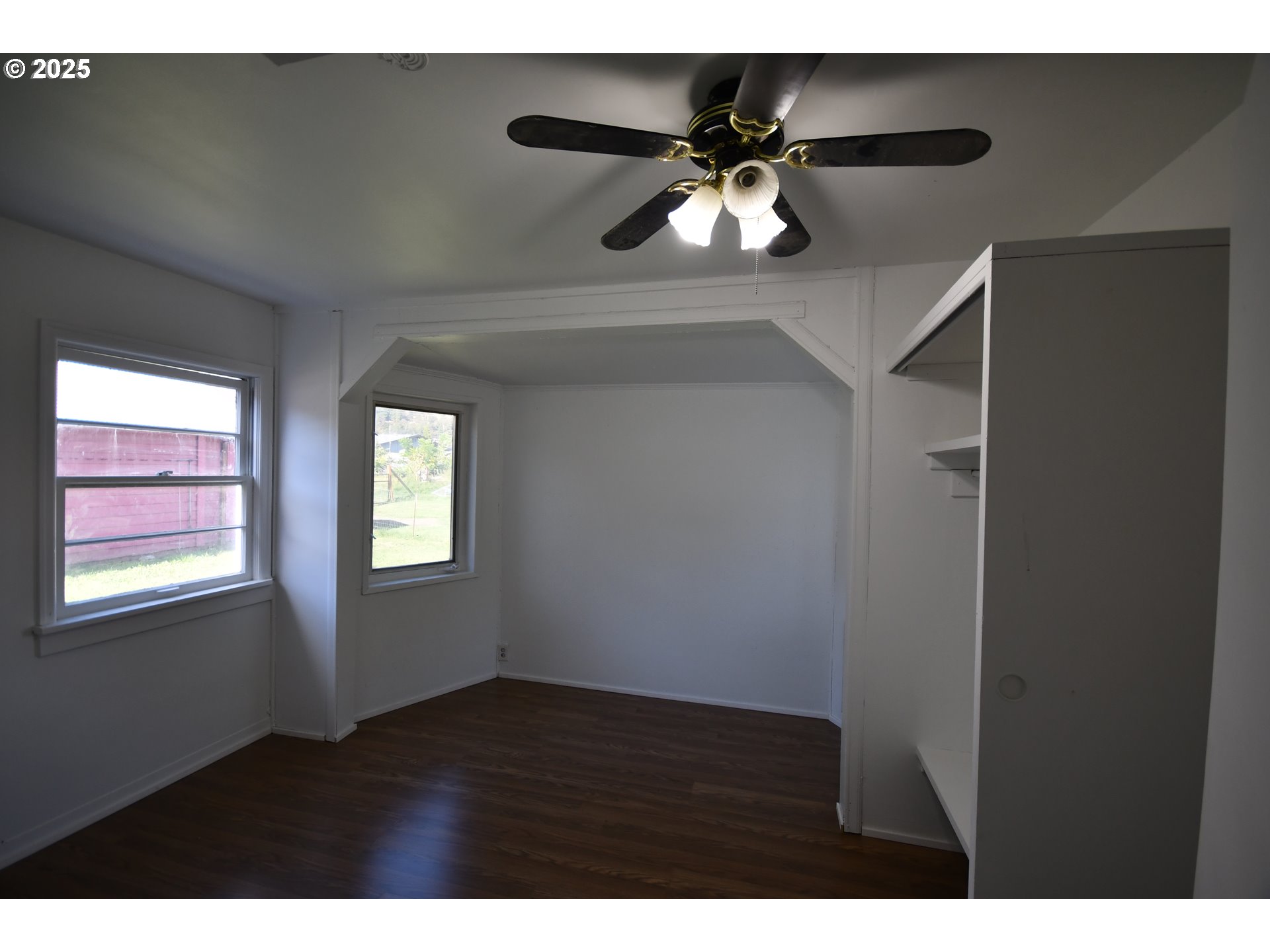 2829 West 9th Street The Dalles, OR 97058 - Photo 25 of 45 a view of an entryway