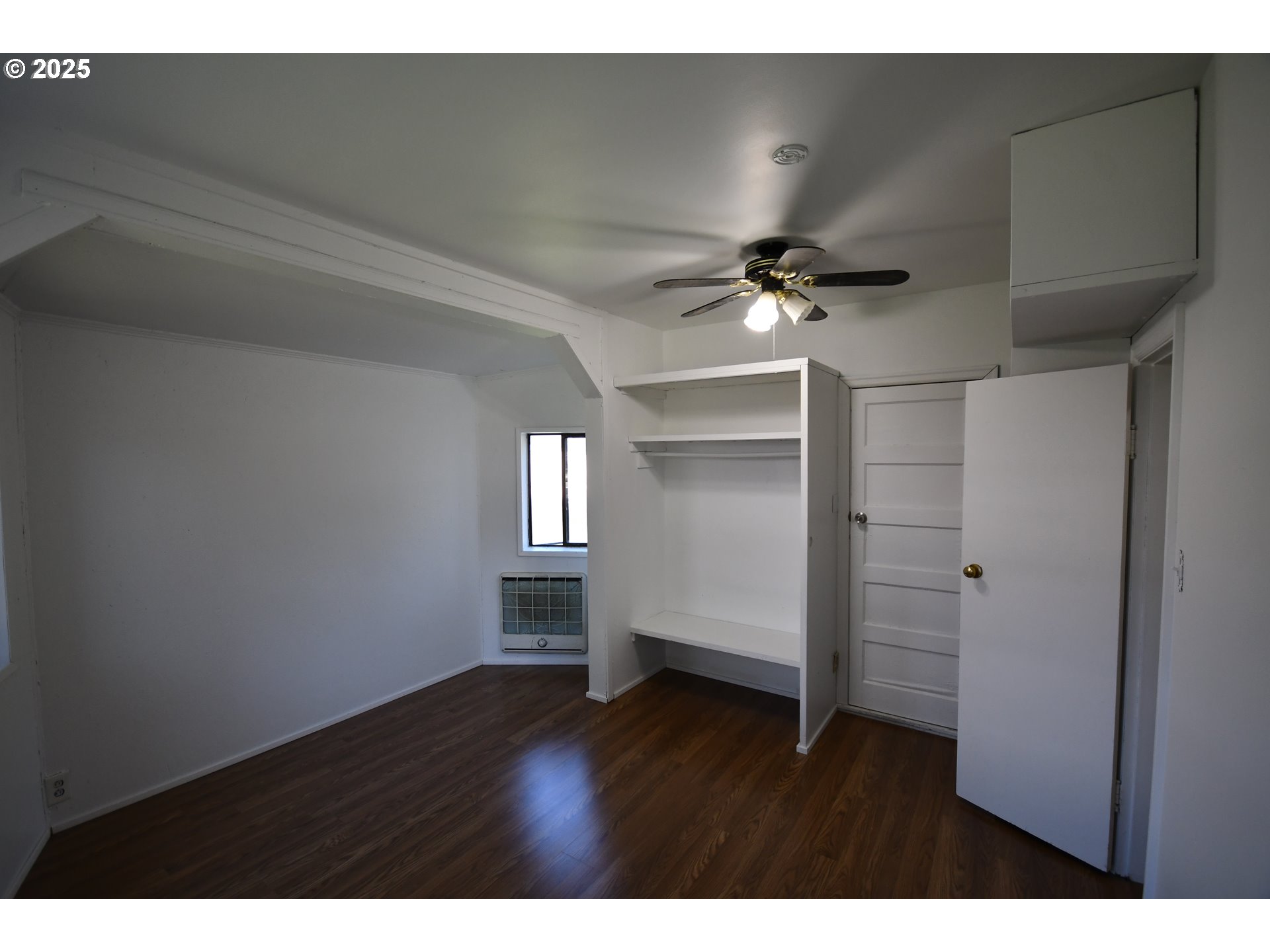 2829 West 9th Street The Dalles, OR 97058 - Photo 26 of 45 a view of an empty room with a window