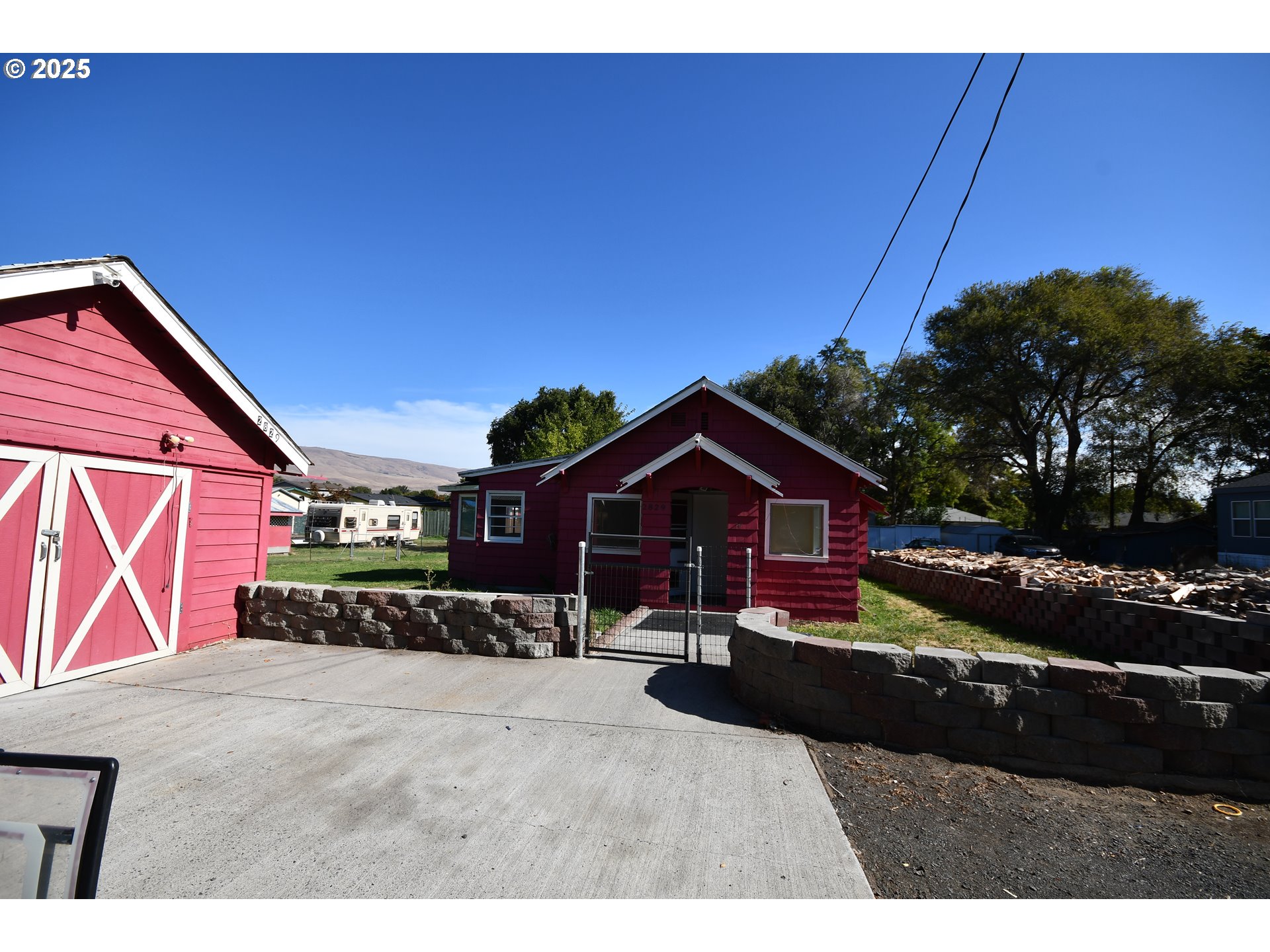 2829 West 9th Street The Dalles, OR 97058 - Photo 35 of 45 a view of street with parked cars
