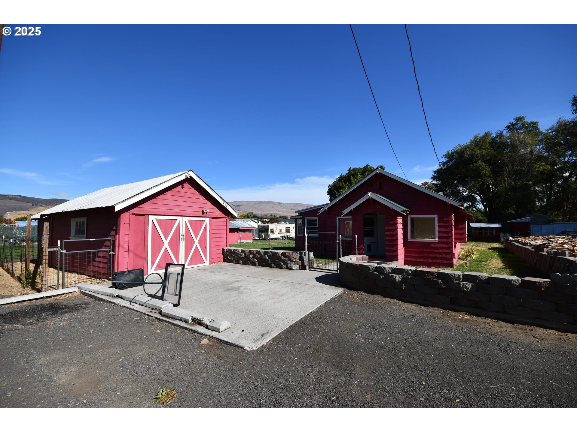 2829 West 9th Street The Dalles, OR 97058 - Photo 40 of 45 a view of a house with a yard