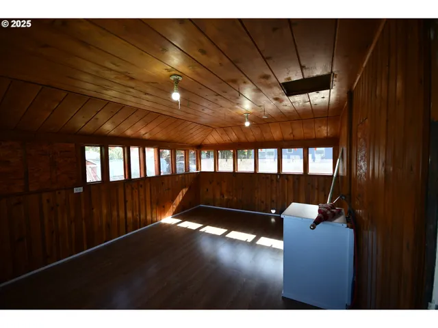 $340,000 | 2829 West 9th Street, The Dalles, OR 97058