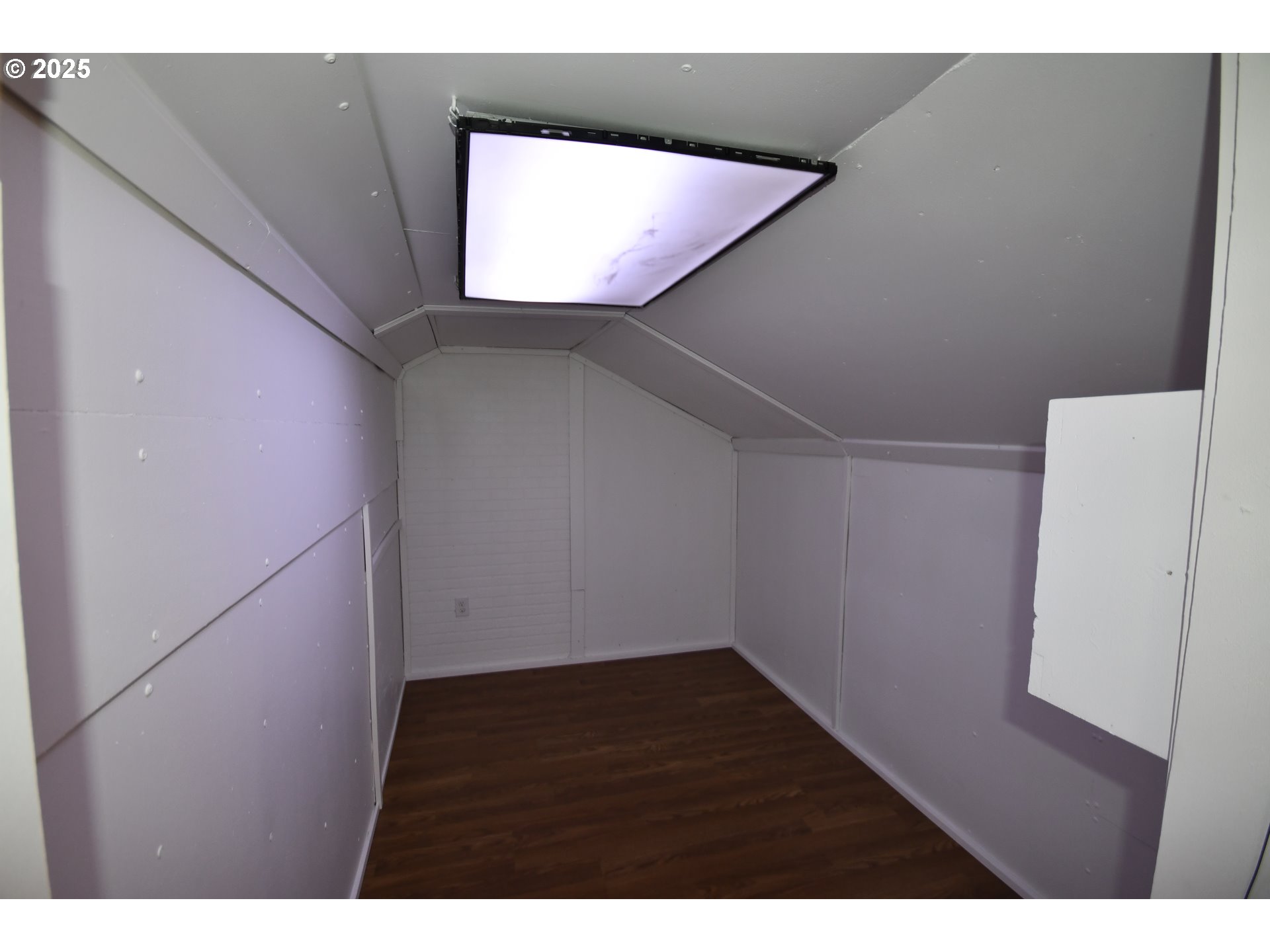 2829 West 9th Street The Dalles, OR 97058 - Photo 45 of 45 a view of an empty room with wooden floor