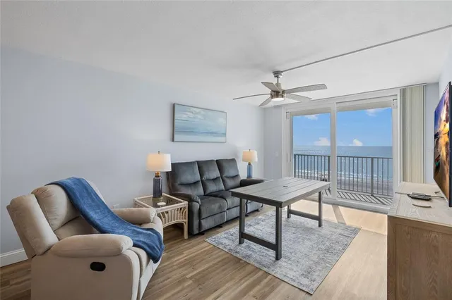 $699,900 | 18650 Gulf Boulevard, Unit 402, Indian Shores, FL 33785
