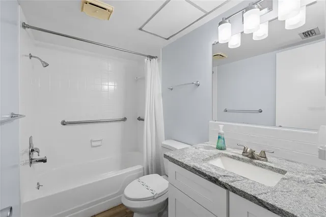 $699,900 | 18650 Gulf Boulevard, Unit 402, Indian Shores, FL 33785