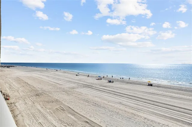 $699,900 | 18650 Gulf Boulevard, Unit 402, Indian Shores, FL 33785