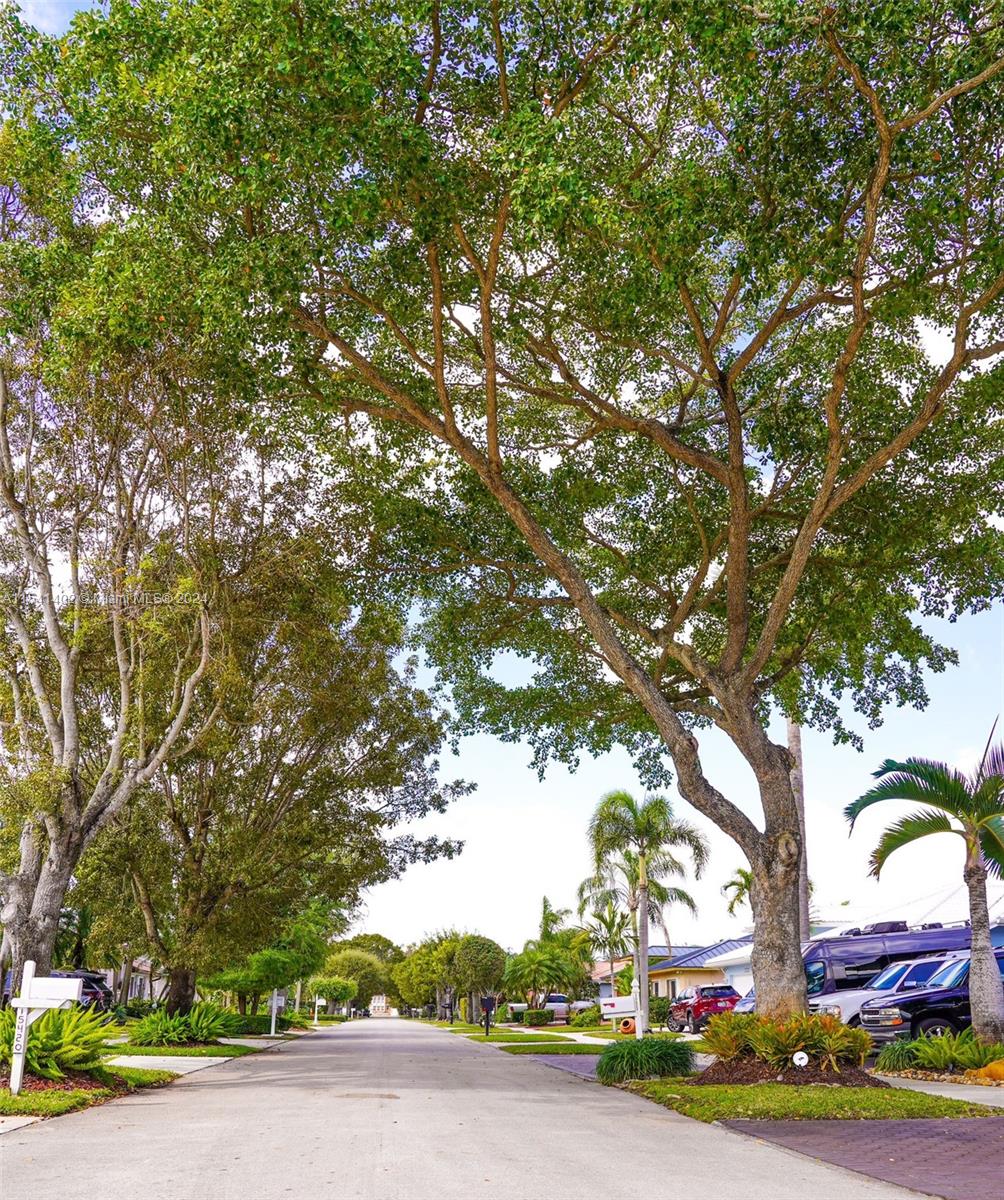 15420 Southwest 115th Terrace Miami, FL 33196 - Photo 2 of 31