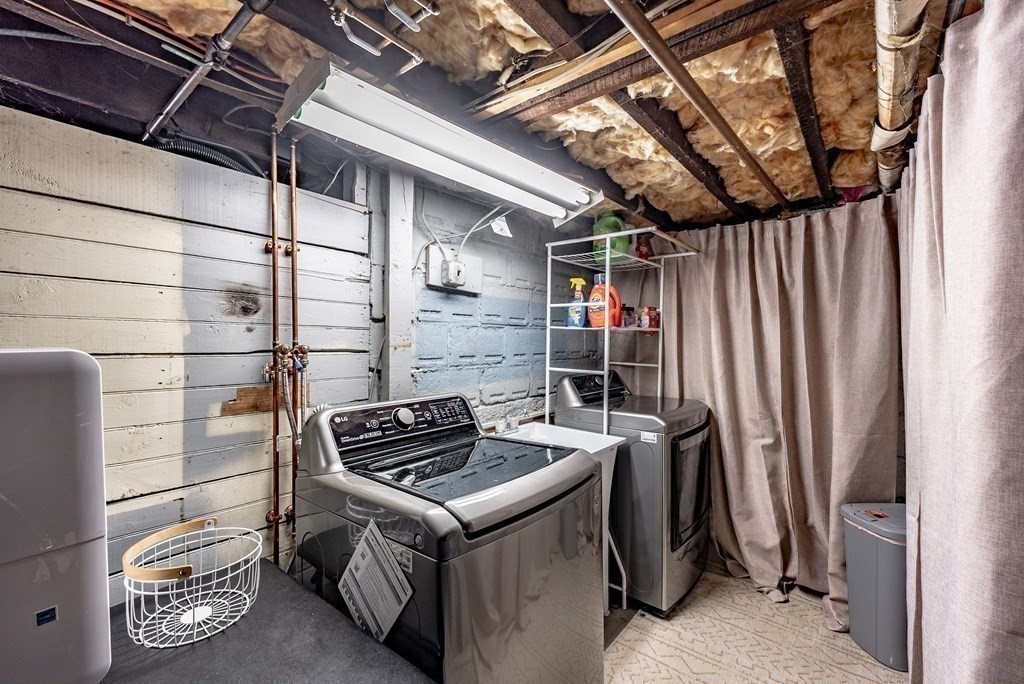 24 Manchester Terrace Springfield, MA 01108 - Photo 36 of 38 a utility room with dryer and washer