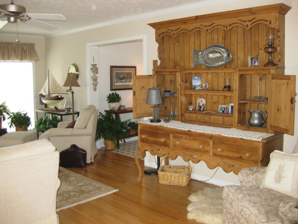1410 Merriman Way Road Moneta, VA 24121 - Photo 2 of 43 Home! HardWood Floors!
