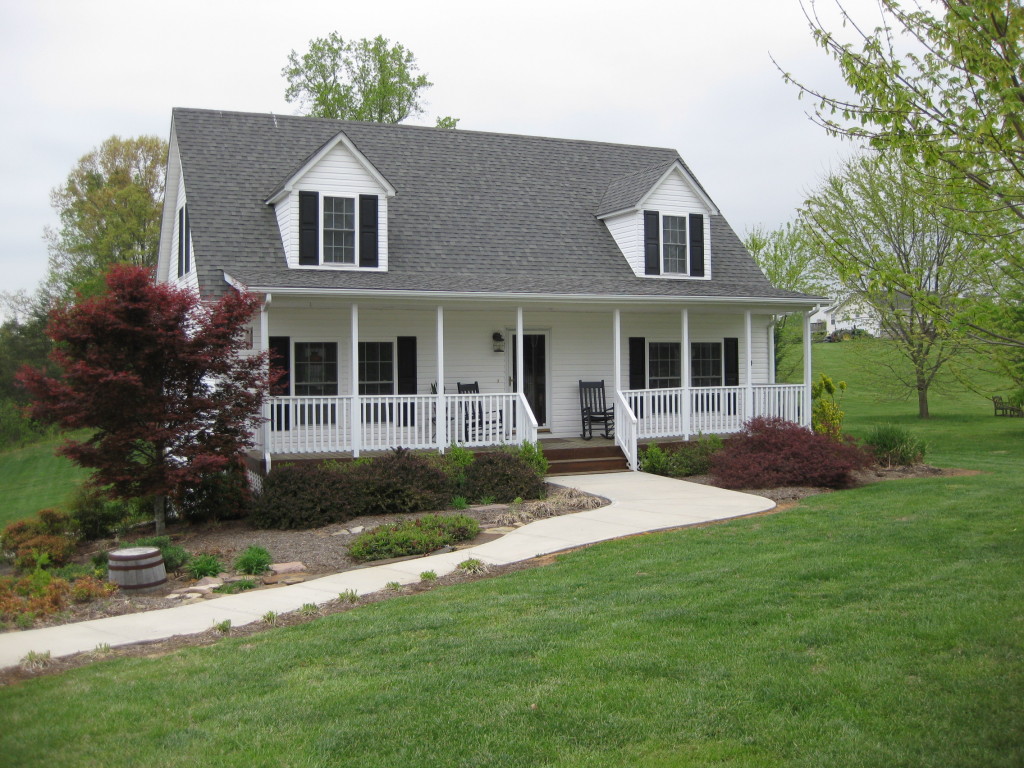1410 Merriman Way Road Moneta, VA 24121 - Photo 3 of 43 Cape Cod Home!