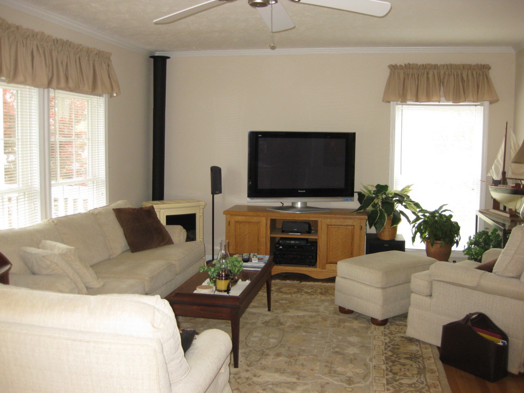 1410 Merriman Way Road Moneta, VA 24121 - Photo 5 of 43 Home! LivingRoom to Relax.....
