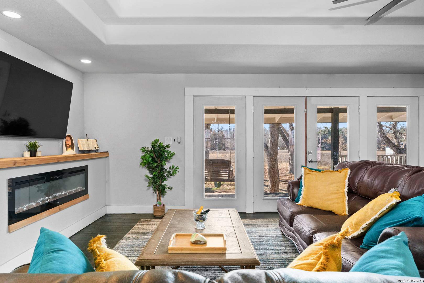 15285 South Skaggs Road Atascosa, TX 78002 - Photo 11 of 36 a living room with furniture and a flat screen tv