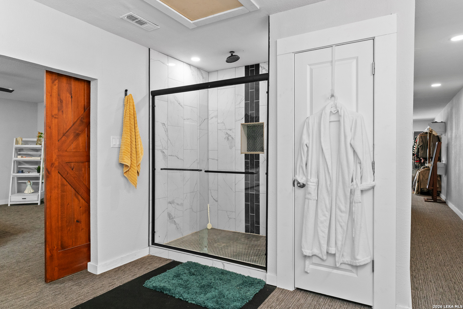 15285 South Skaggs Road Atascosa, TX 78002 - Photo 24 of 36 a view of entryway with wooden floor