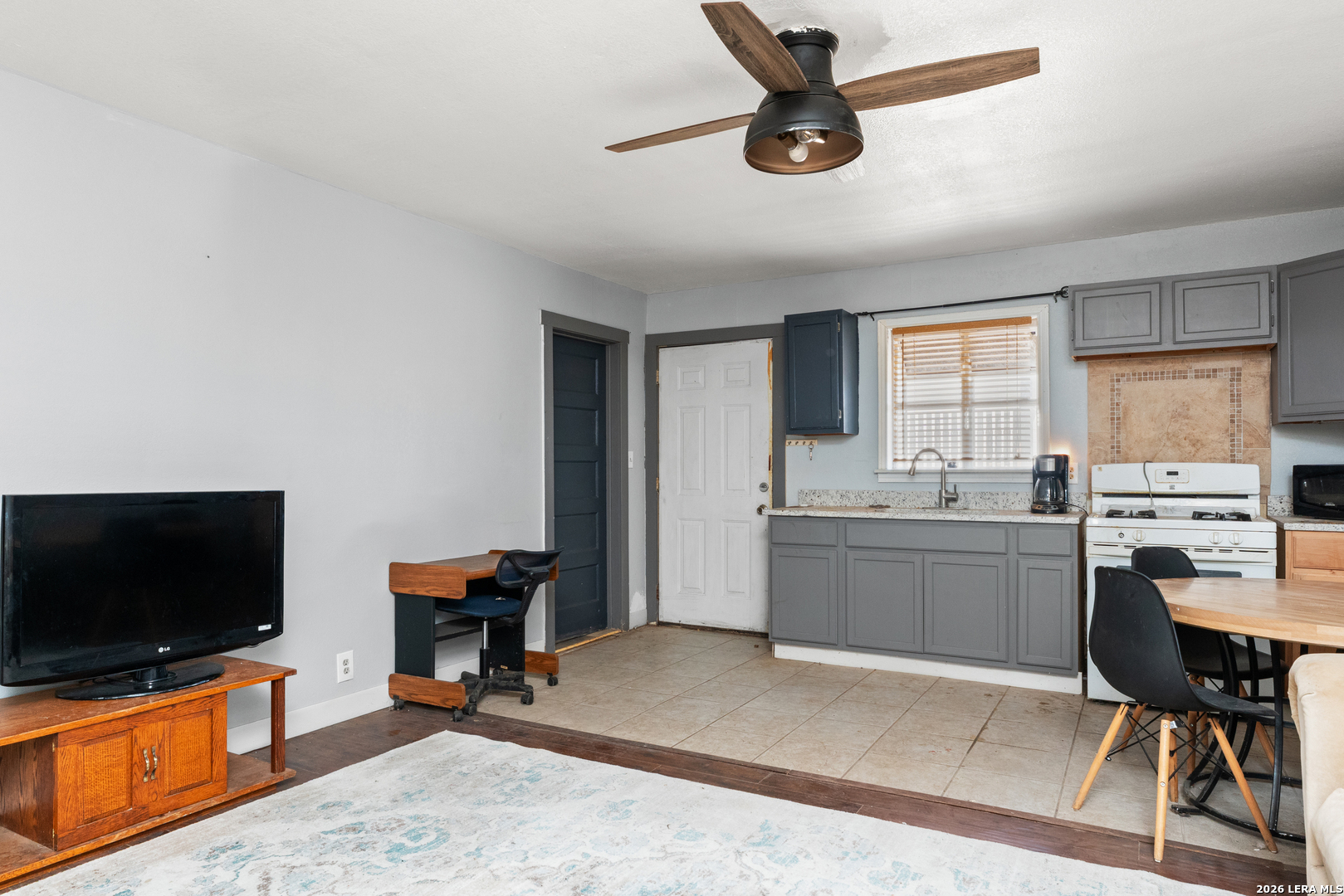 15285 South Skaggs Road Atascosa, TX 78002 - Photo 33 of 36 a room with furniture and a flat screen tv