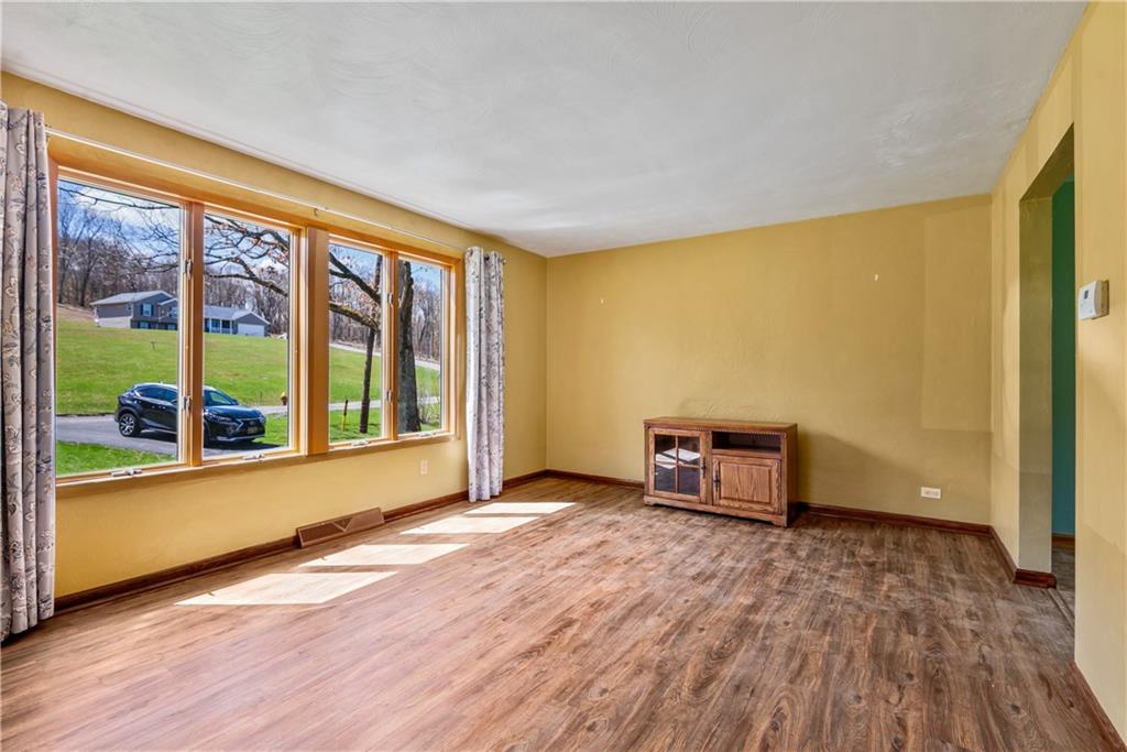 694 Mason Road Tarentum, PA 15084 - Photo 4 of 25